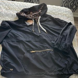 Women wind breaker